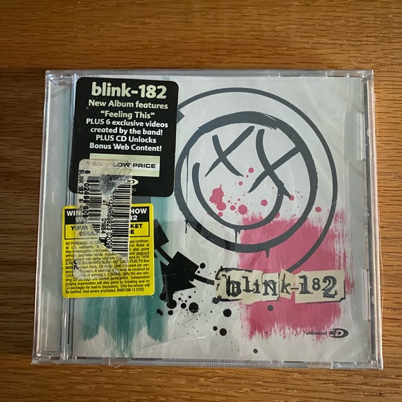 Blink-182 CD Album with Cover Art - Picture 1 of 2